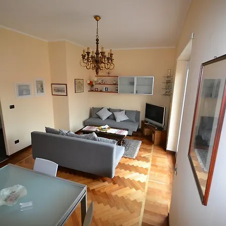 Apartment Magenta